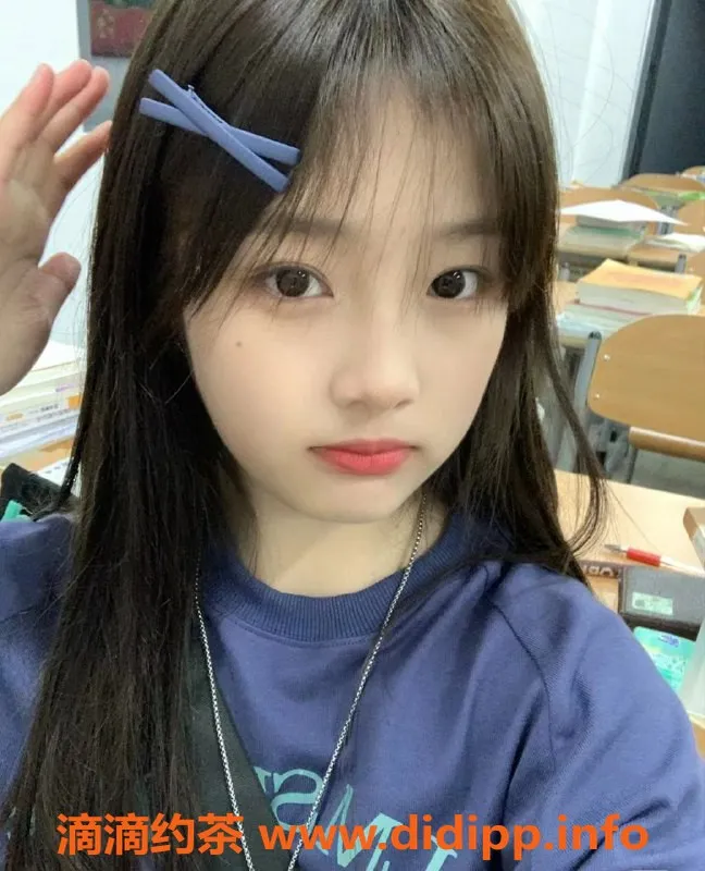 杭州楼凤-18岁呆呆，168cm纤细身材，上城区兼职嫩妹