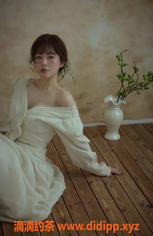 杭州楼凤资源信息,萧山区26岁新人娜娜，陪浴调情全套服务