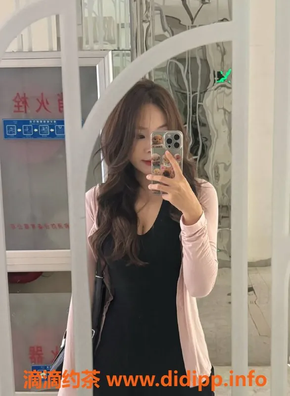 深圳楼凤-龙华小雨，甜美服务体验，期待你的到来！