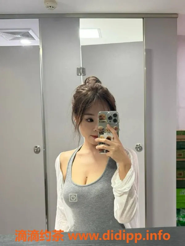 深圳楼凤资源信息,龙华小雨，甜美服务体验，期待你的到来！