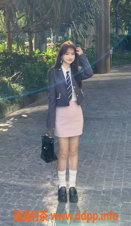 广州楼凤-天河御姐cici，15P大胸舌吻服务