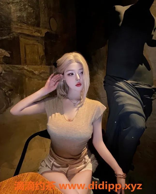 杭州楼凤-上城高颜值小米，1300p巨乳可69