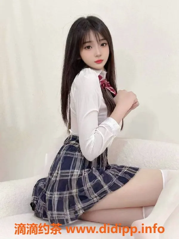 广州楼凤-天河嫩妹英英，10P舌吻鸳鸯浴等你体验