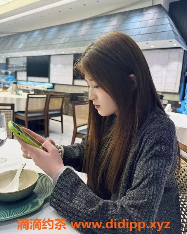 郑州楼凤-二七区研研，165cm、45kg萌妹，亲吻陪浴低至8元