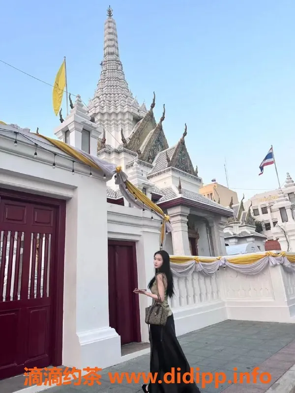 上海楼凤-徐汇小雨点，165cm、48kg，D真熊陪浴服务