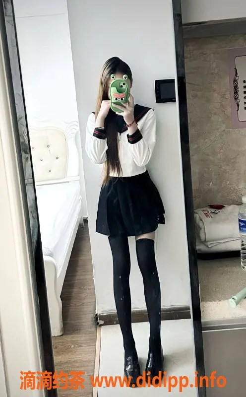 长沙楼凤-雨花区小虎牙，164cm，18岁，双飞可选！