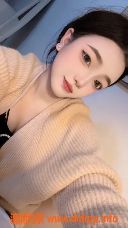 广州楼凤-天河御姐可乐，700元私密服务等你体验！