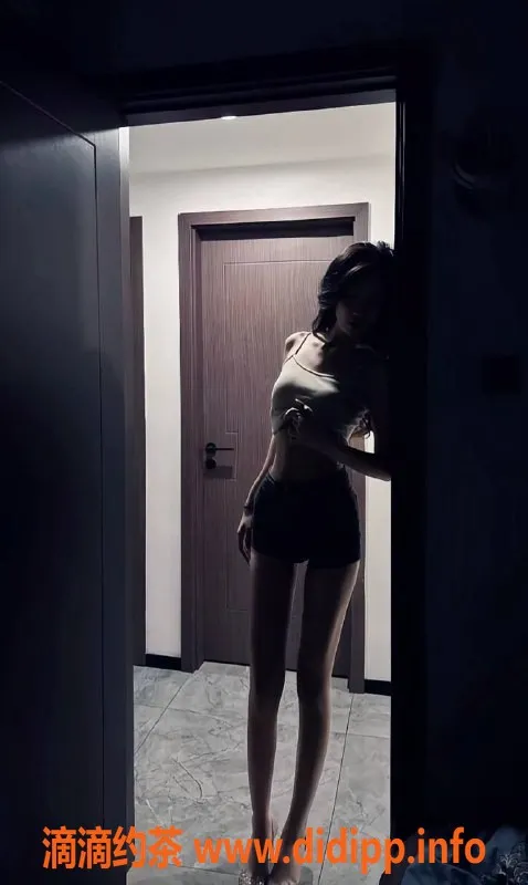 广州楼凤-天河御姐cc，亲吻服务800起，值得体验！