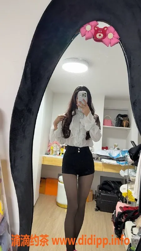 广州楼凤-荔湾嫩妹崽崽，12P上门服务，享受鸳鸯浴