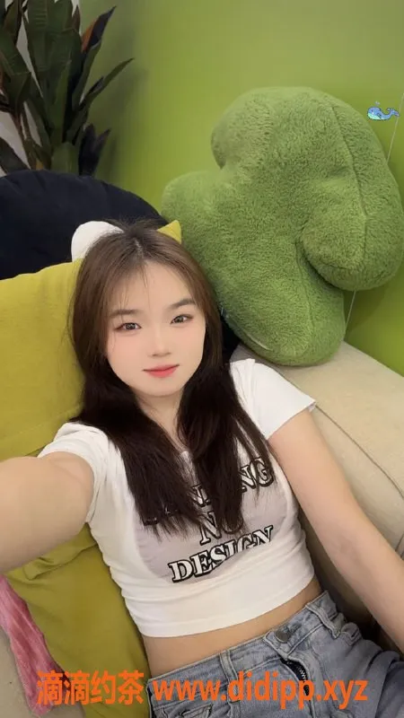 广州楼凤-天河嫩妹容宝，7P舌吻服务等你来体验！