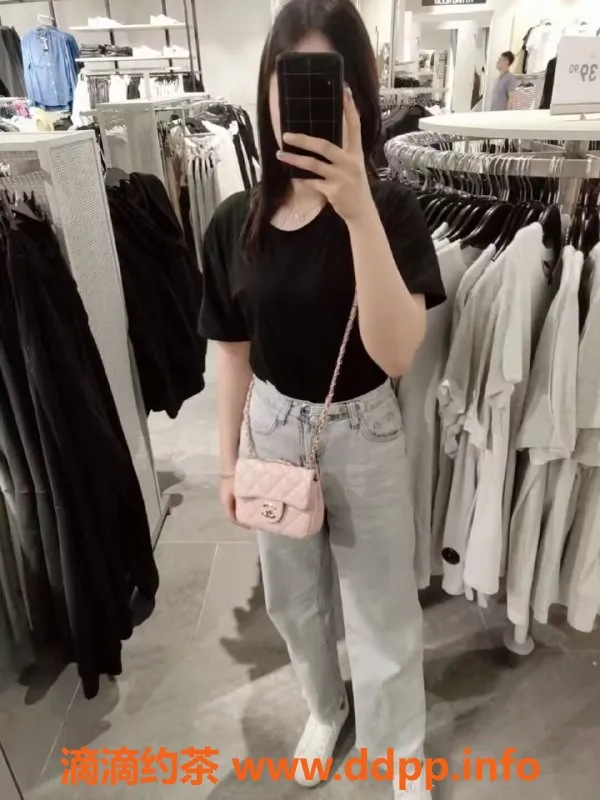 深圳楼凤资源信息,龙岗妍妍，23岁165cm可爱小凤，夜课超值体验