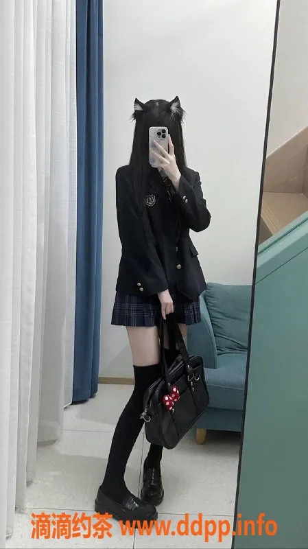 杭州楼凤-杭州小鹿，18岁大学生，身高165，体重94