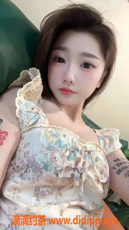 成都楼凤-21岁泡泡妹，160cm匀称身材，热聊限时优惠