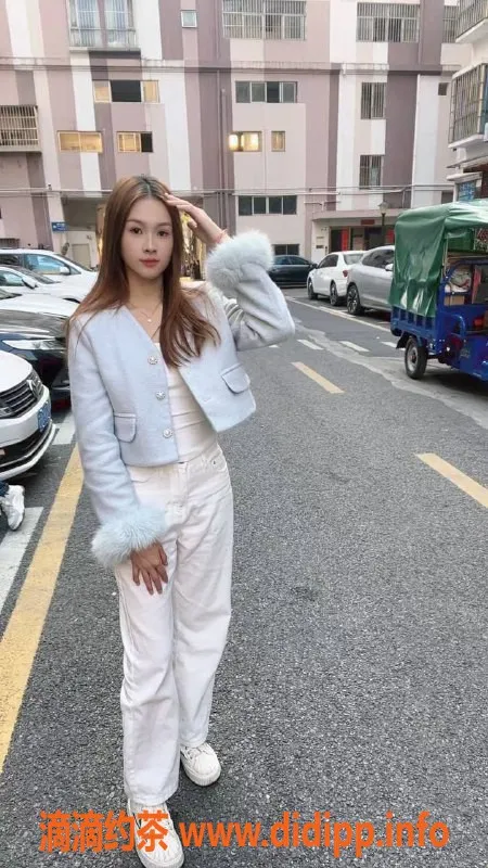 深圳楼凤-龙华小七，22岁170cm，1200元服务等你来体验