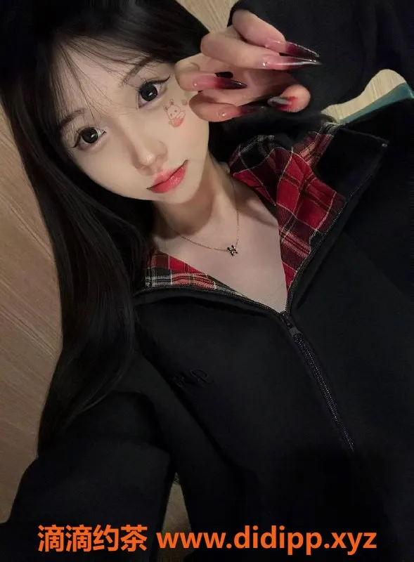 广州楼凤-天河嫩妹小玉，10P舌吻大长腿服务！