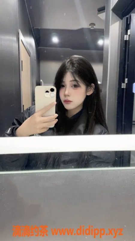 杭州楼凤-上城雪雪：嫩妹颜值高，D胸巨乳服务推荐