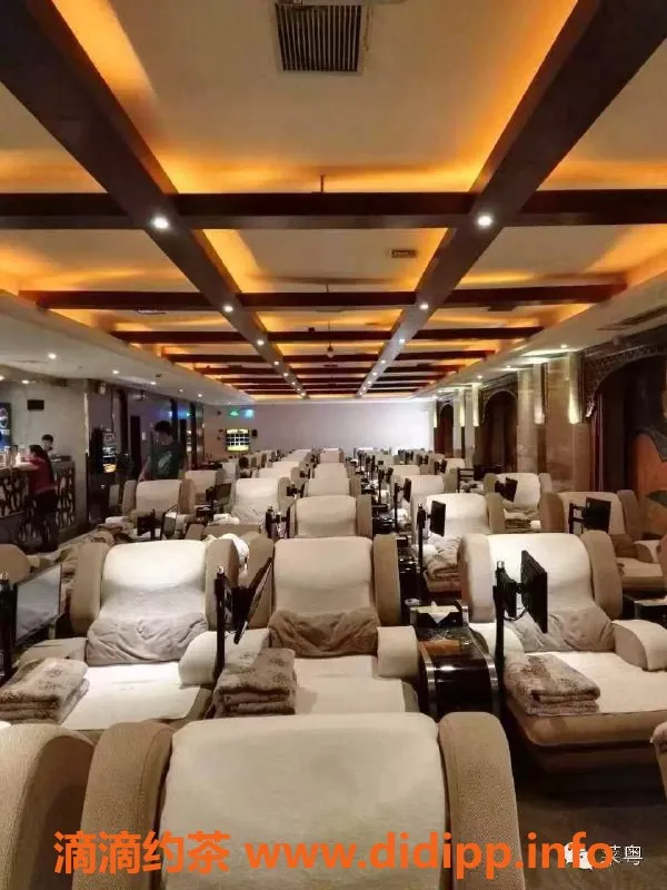 广州楼凤-白云区顶级95女陪，658元，服务超赞！