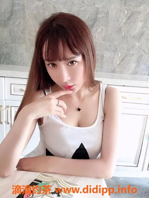 广州楼凤-广州天河小V，800元起，蛇吻服务等你体验