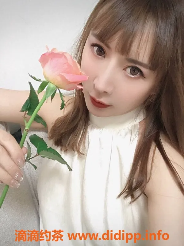 广州楼凤-广州天河小V，800元起，蛇吻服务等你体验