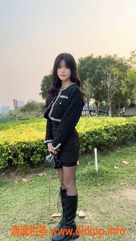 广州楼凤-荔湾御姐萤宝，69p只需700元！