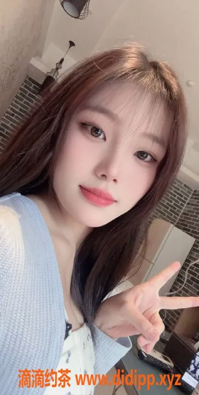 广州楼凤-天河嫩妹思琪，700元视频验证，约见享受！