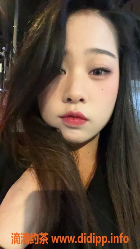 成都楼凤-温江区白兔子，165cm大奶女友感服务