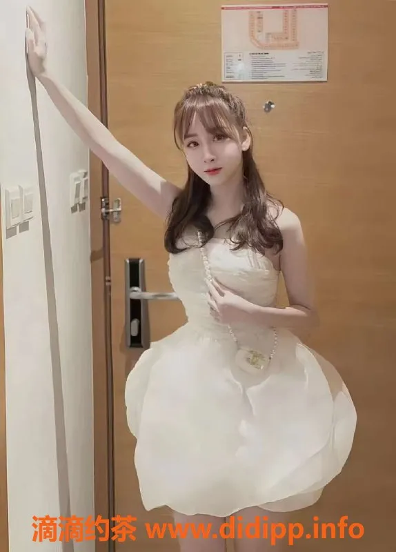 广州楼凤-广州天河罗莎，750元起，蛇吻体验等你来