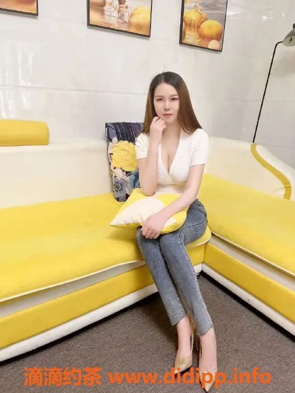 深圳楼凤-福田琼儿，28岁超白巨乳，胸围36D，私密服务