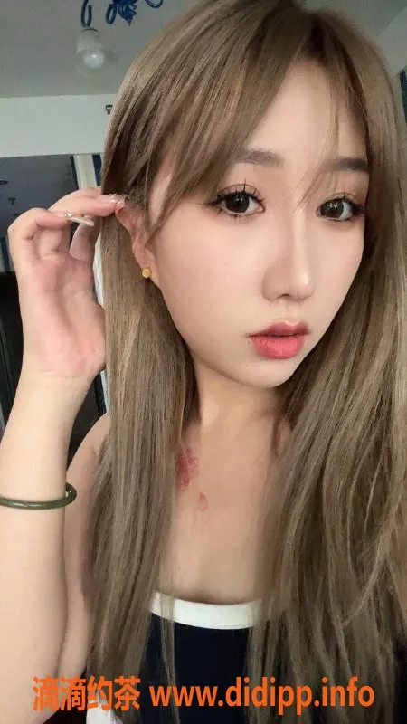 成都楼凤-高新区御姐车糖糖，颜值与服务兼备