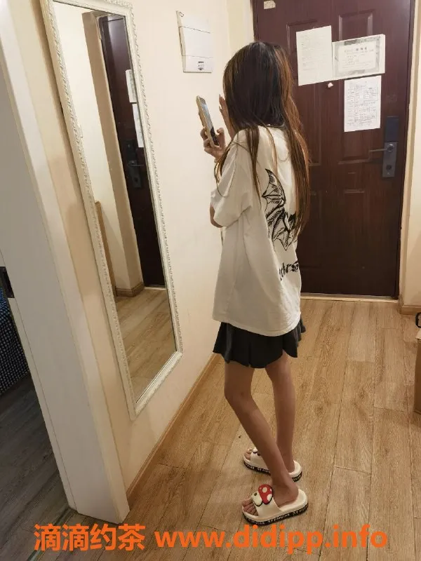 成都楼凤-成都小雪，165身高85斤，清秀小妹，服务全