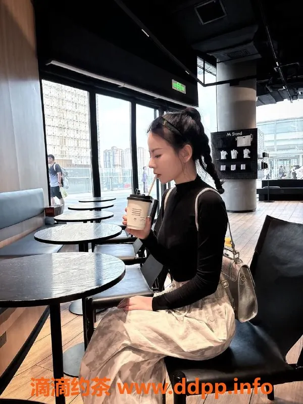 长沙楼凤资源信息,岳麓区小狐狸，600p体验，性感热辣等你来撩！