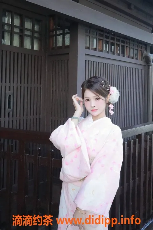 广州楼凤资源信息,广州天河小笨蛋，服务2500起，体验蛇吻魅力！