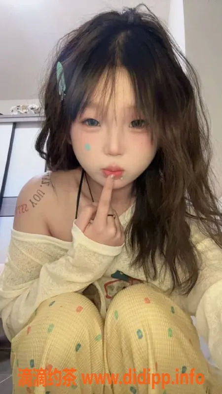 成都楼凤-妖姬18岁嫩妹，桐梓林服务超赞