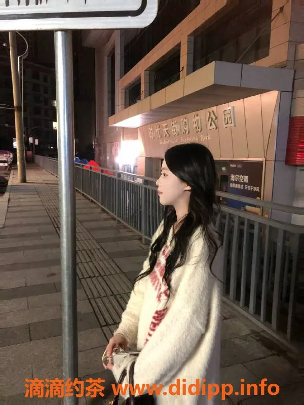 成都楼凤-可爱小妹咪咪，18岁，成华区热聊伴侣