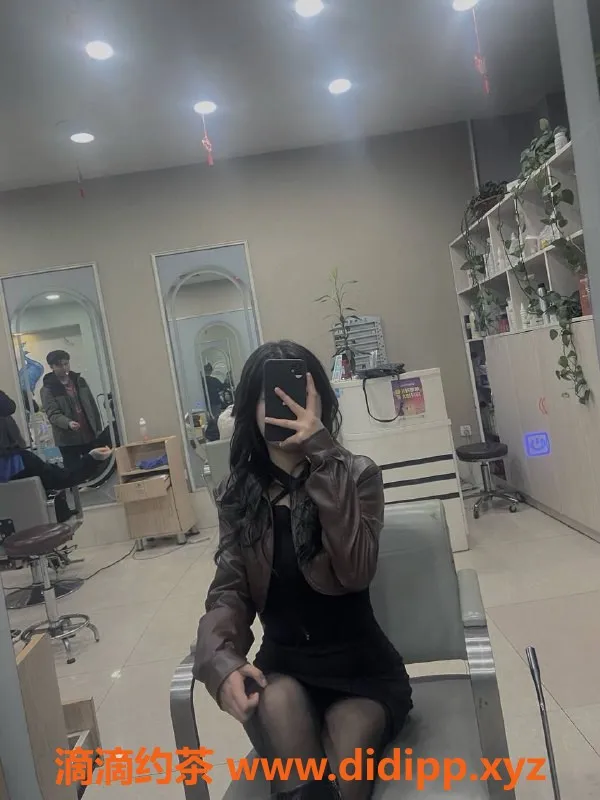 成都楼凤-可爱小妹咪咪，18岁，成华区热聊伴侣