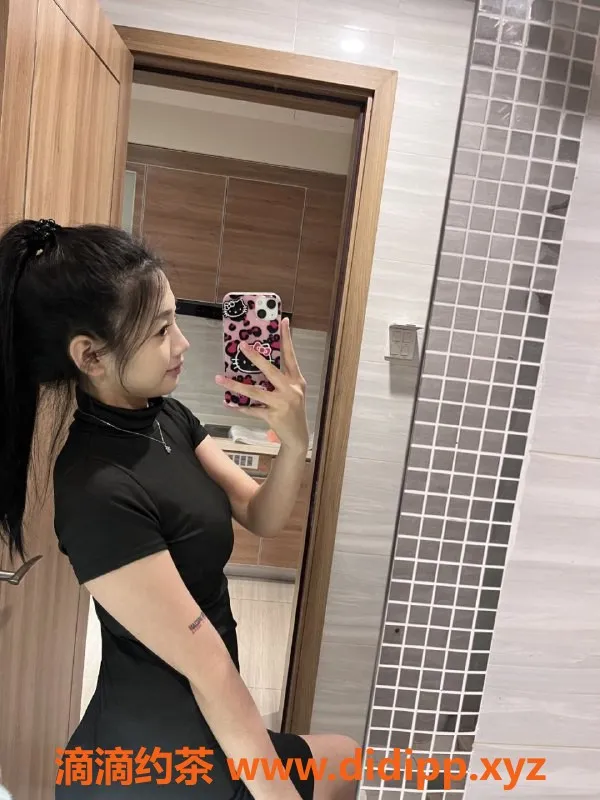 成都楼凤-武侯区小欣20岁，163cm大胸嫩妹，车费优惠