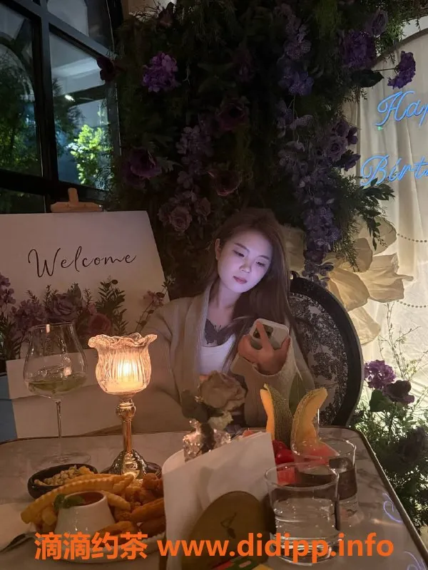 武汉楼凤-武昌区娜娜，600p舌吻、六九服务等你体验！