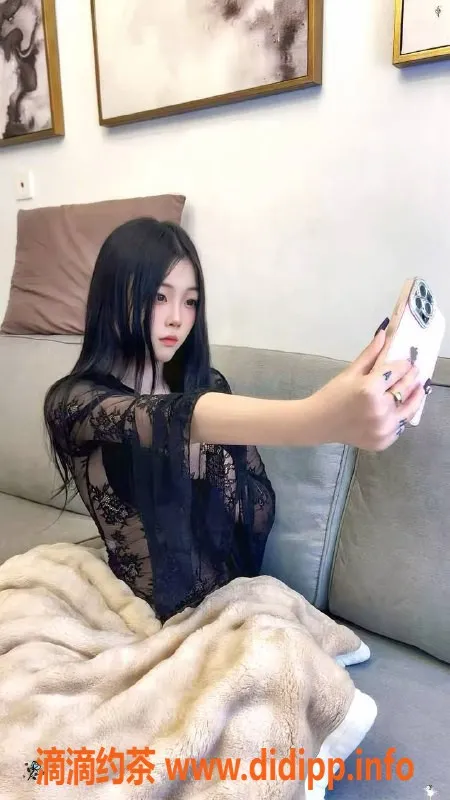 广州楼凤-天河嫩妹星星，700元体验舌吻服务！