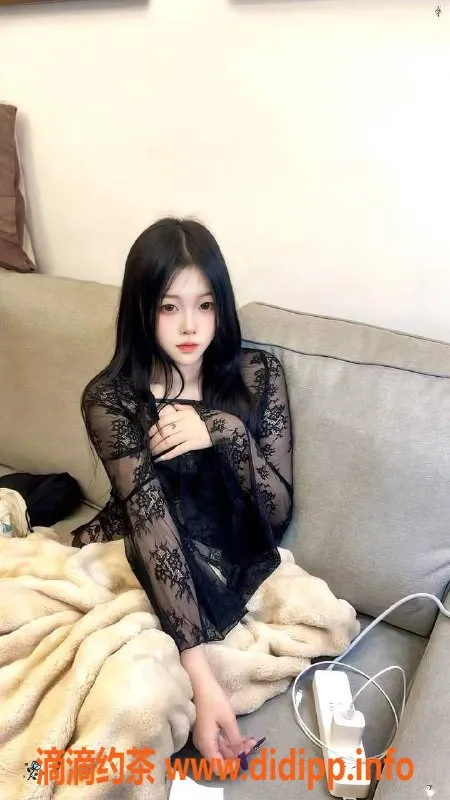 广州楼凤-天河嫩妹星星，700元体验舌吻服务！