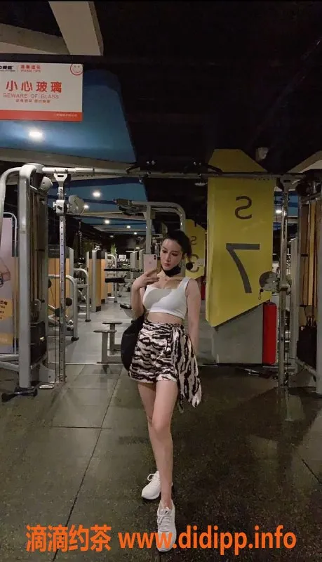 广州楼凤-荔湾露曦：御姐大胸，超值体验仅需8P