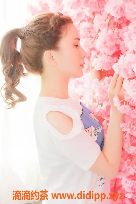 成都楼凤-成华区艾米，霸道身材，热门半套服务！