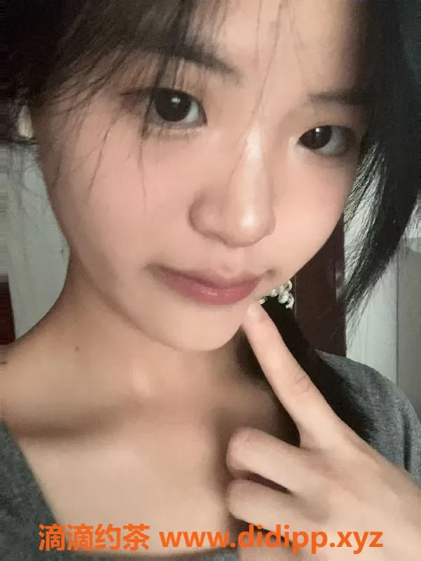 成都楼凤-成华区清纯眼镜娘小樱桃，紧致无纹身，带你体验女友感