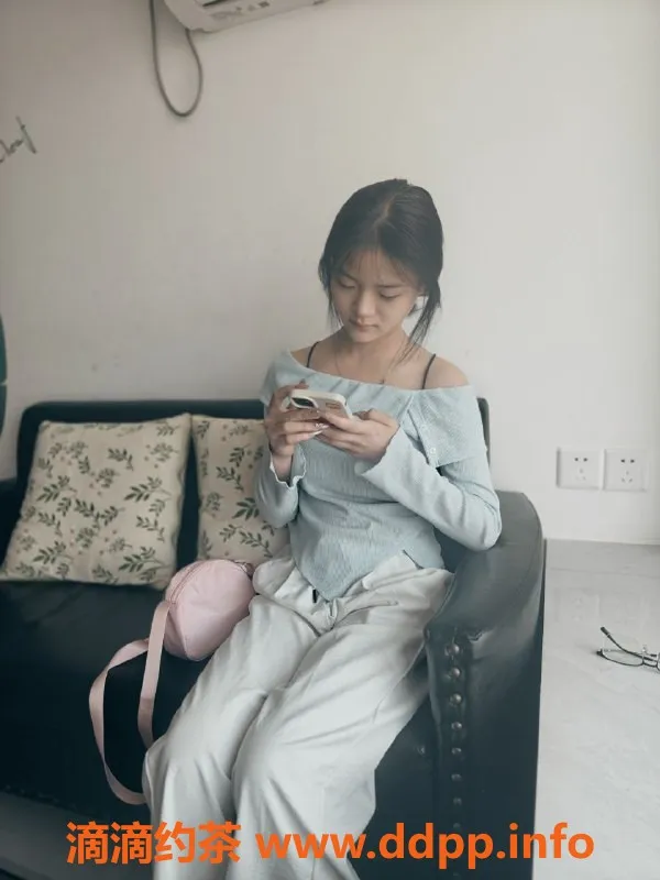 成都楼凤-成华区清纯眼镜娘小樱桃，紧致无纹身，带你体验女友感