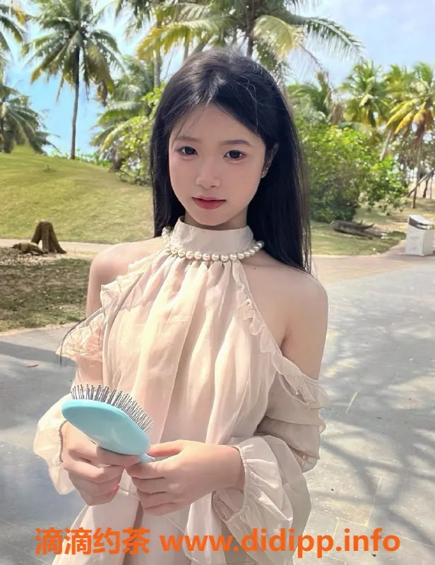 合肥楼凤-合肥馨馨，白虎小馒头逼，1400元起！