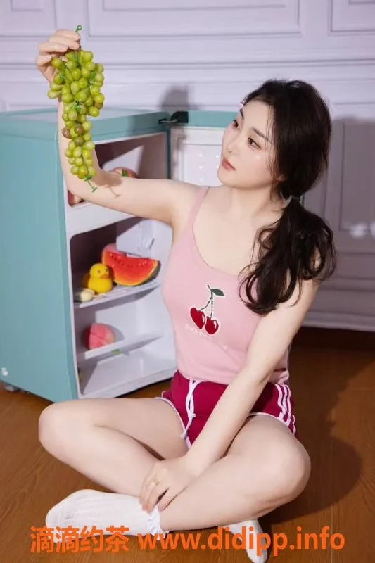 北京楼凤-朝阳秋天24岁女友系，身高158，服务800/P