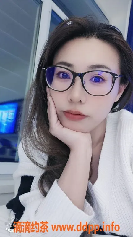 成都楼凤-华尔兹广场风儿，身材火辣D罩杯，价位亲民