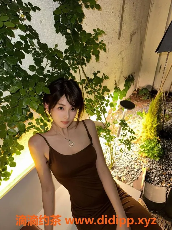 杭州楼凤资源信息,校妹研研19岁165cm，水中萧，陪浴服务