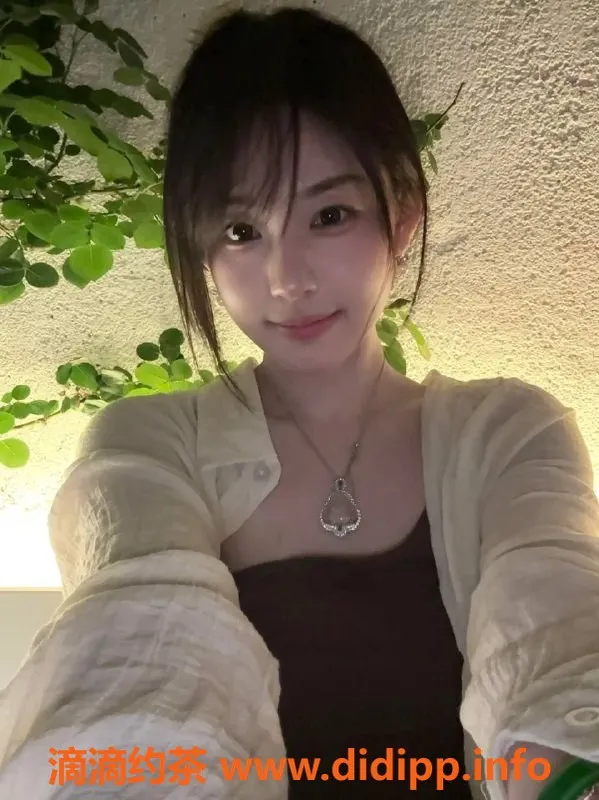 杭州楼凤-校妹研研19岁165cm，水中萧，陪浴服务