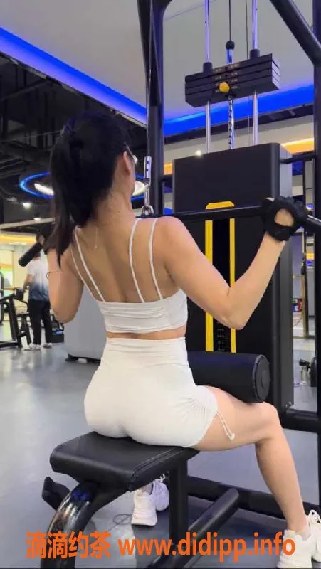 深圳楼凤-深圳龙华菲儿，165cm，49kg，26岁，强力推荐！