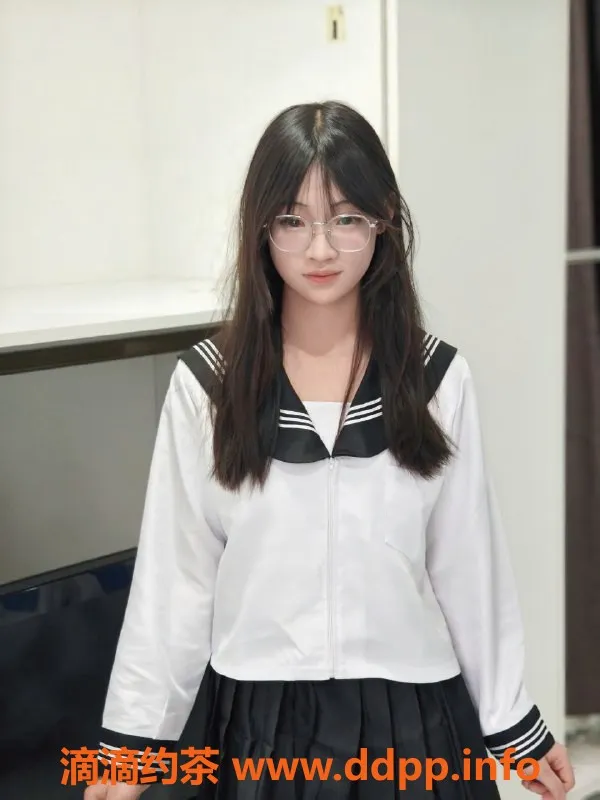 成都楼凤-成华区17岁小忆，160cm白虎，完美体验只需冲！